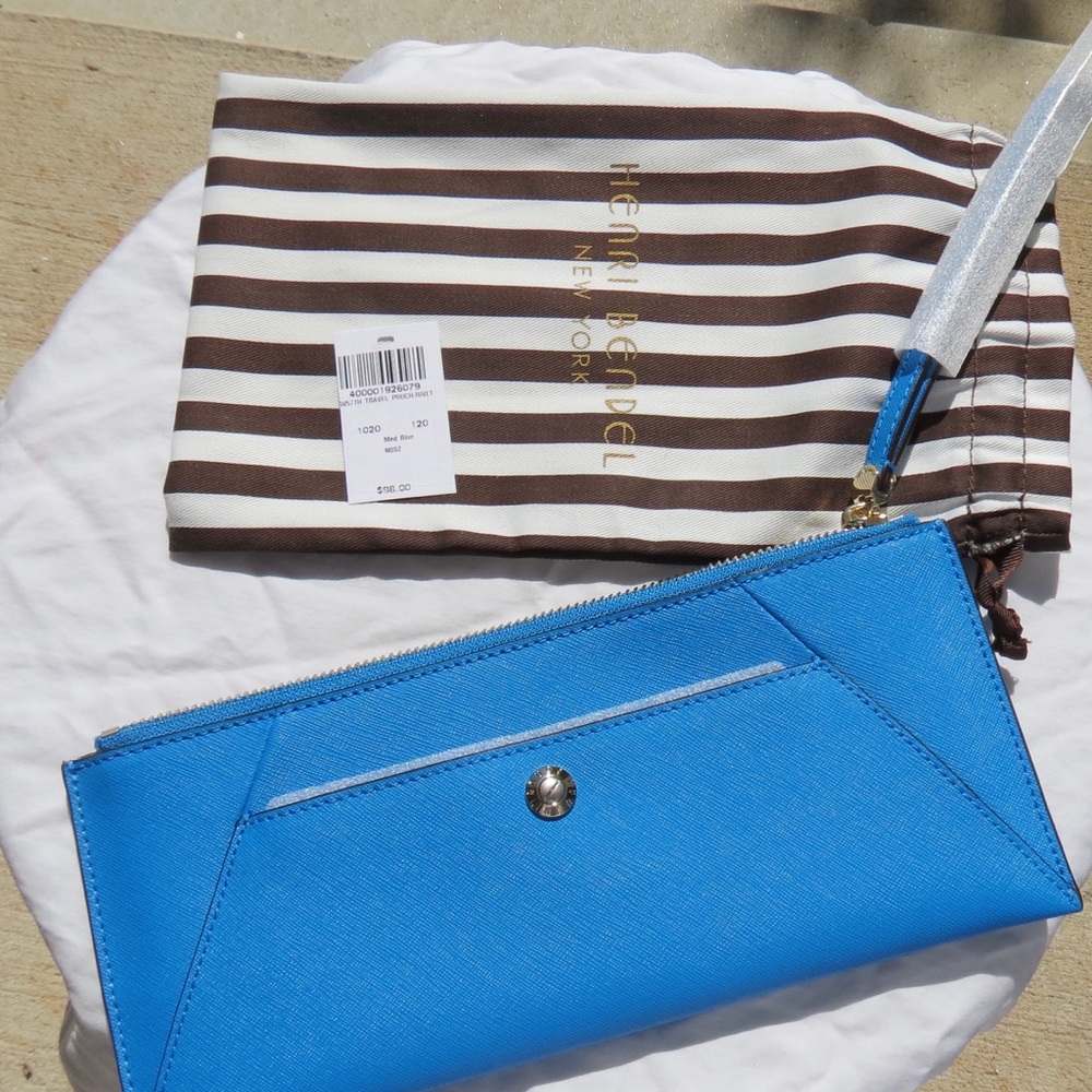 Henri Bendel West 57th river travel pouch